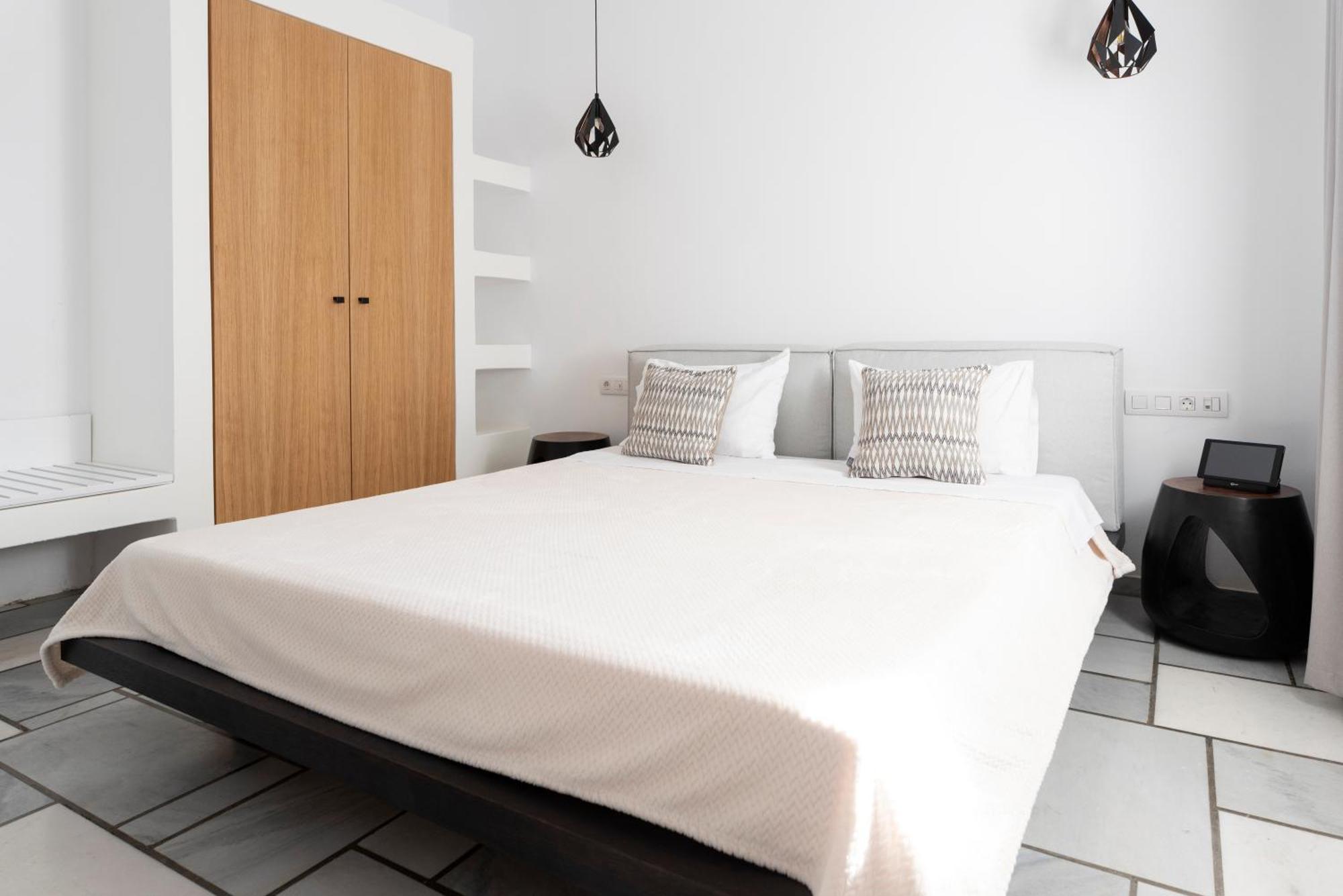 Agnanti & Hotel Páros